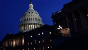 শেষ মুহূর্তের অর্থায়ন চুক্তি সত্ত্বেও শাটডাউনে যুক্তরাষ্ট্রের সরকার