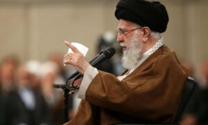 ট্রাম্পের হামলার হুমকির প্রেক্ষাপটে ৩৭ বছরের রীতি ভাঙলেন খামেনি