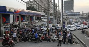 ফিলিপাইনে তীব্র জ্বালানি সংকট, বন্ধ শতাধিক পেট্রোল পাম্প