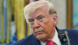 ট্রাম্পের দাবি: ইরানের নেতৃত্ব নিয়ে অনিশ্চয়তা, জনগণ বিভ্রান্ত