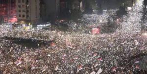 সার্বিয়ায় সরকারবিরোধী বিক্ষোভে উত্তাল রাজধানী