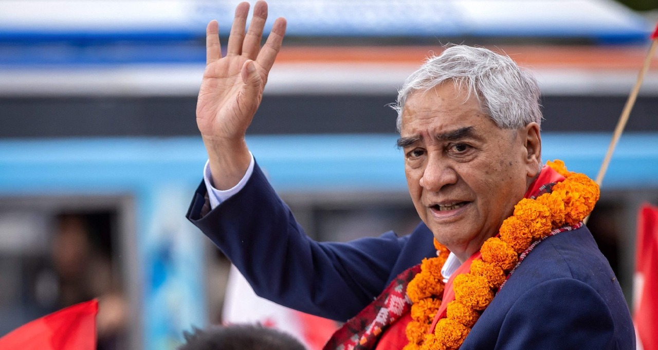 গ্রেপ্তারি পরোয়ানা মাথায় নিয়ে নেপালে ফিরলেন সাবেক প্রধানমন্ত্রী দেউবা